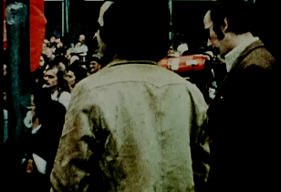 Arbeiter mit Megaphon vor dem Werkstor bei Opel in Bochum, ca. 1974