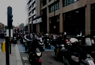 Streikende UberEats Kuriere in London